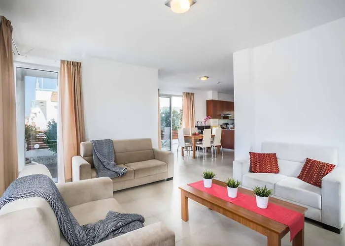 Villa White Daisy Peyia