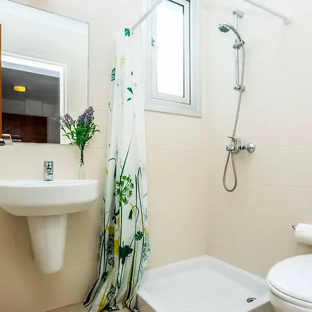 White Daisy Villa *
