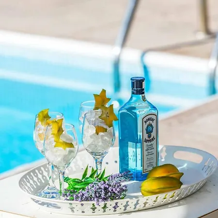 Villa White Daisy Peyia