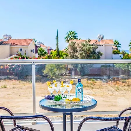 White Daisy Villa *